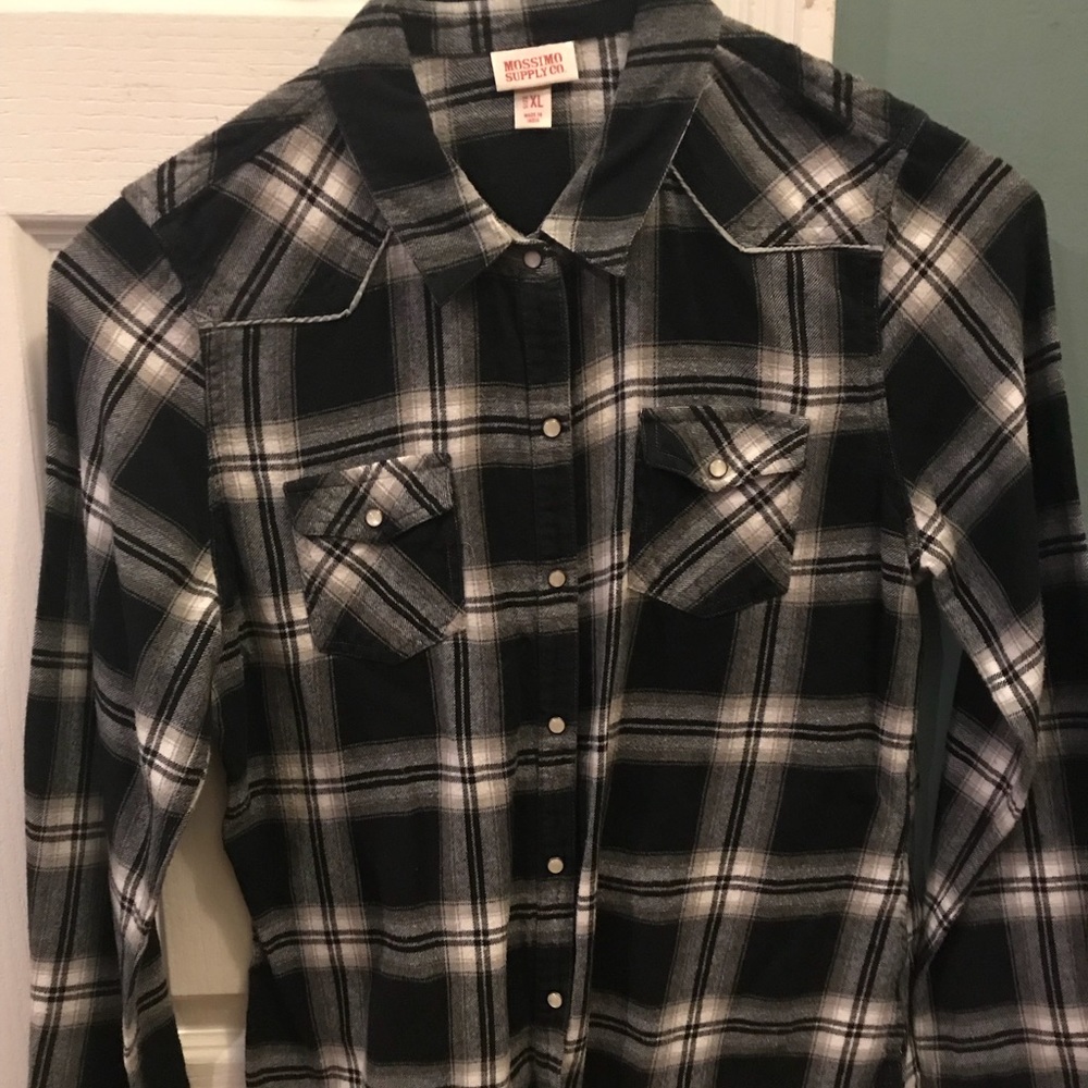 Juniors Black and White fitted flannel, XL